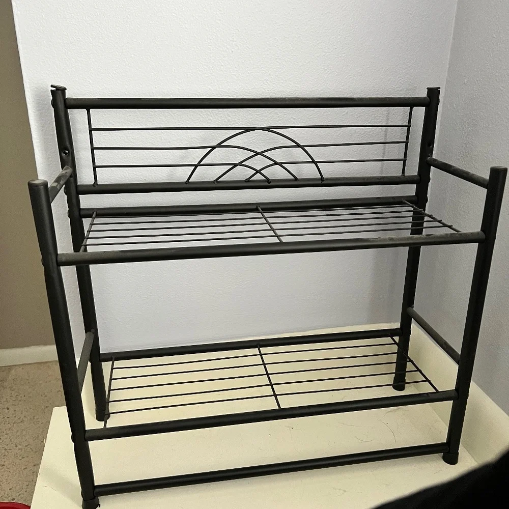 Black bathroom shelving